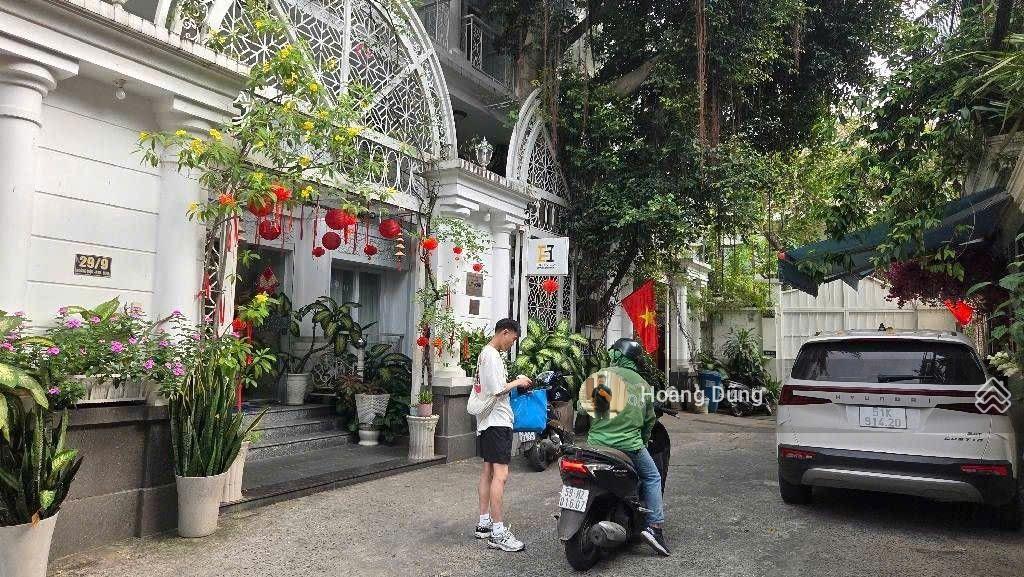 Bán khách sạn 4 sao  15x20m  trung tâm phú nhuận  9 tầng btct  thu nhập hơn 300tr  giá 149 tỷ