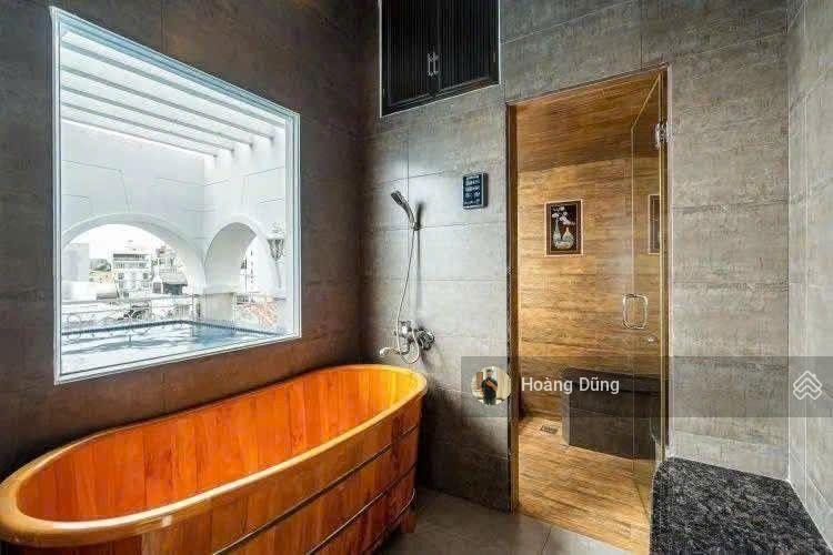 Bán khách sạn 4 sao  15x20m  trung tâm phú nhuận  9 tầng btct  thu nhập hơn 300tr  giá 149 tỷ