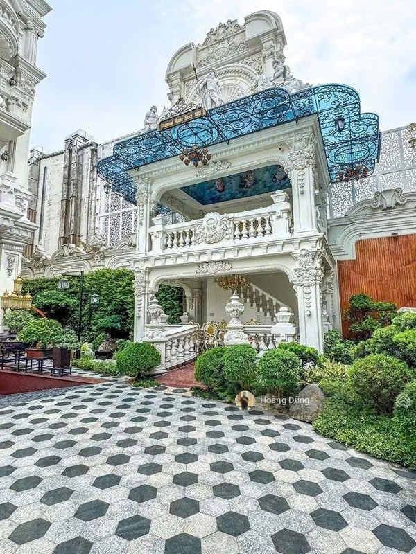 Bán biệt thự mặt tiền quận 6  dt sàn 3500m2  tặng full nội thất dát vàng  6 tầng  giá 300 tỷ tl