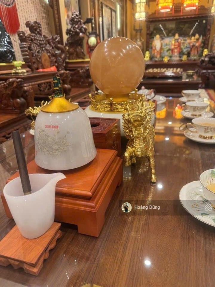 Bán biệt thự mặt tiền quận 6  dt sàn 3500m2  tặng full nội thất dát vàng  6 tầng  giá 300 tỷ tl