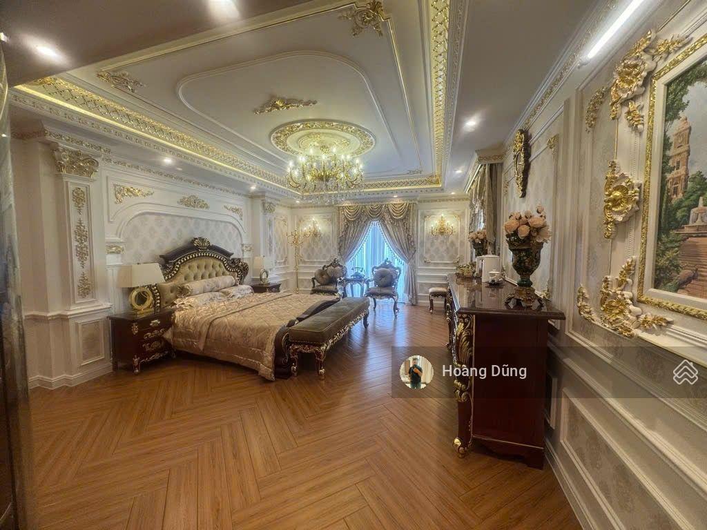 Bán biệt thự mặt tiền quận 6  dt sàn 3500m2  tặng full nội thất dát vàng  6 tầng  giá 300 tỷ tl