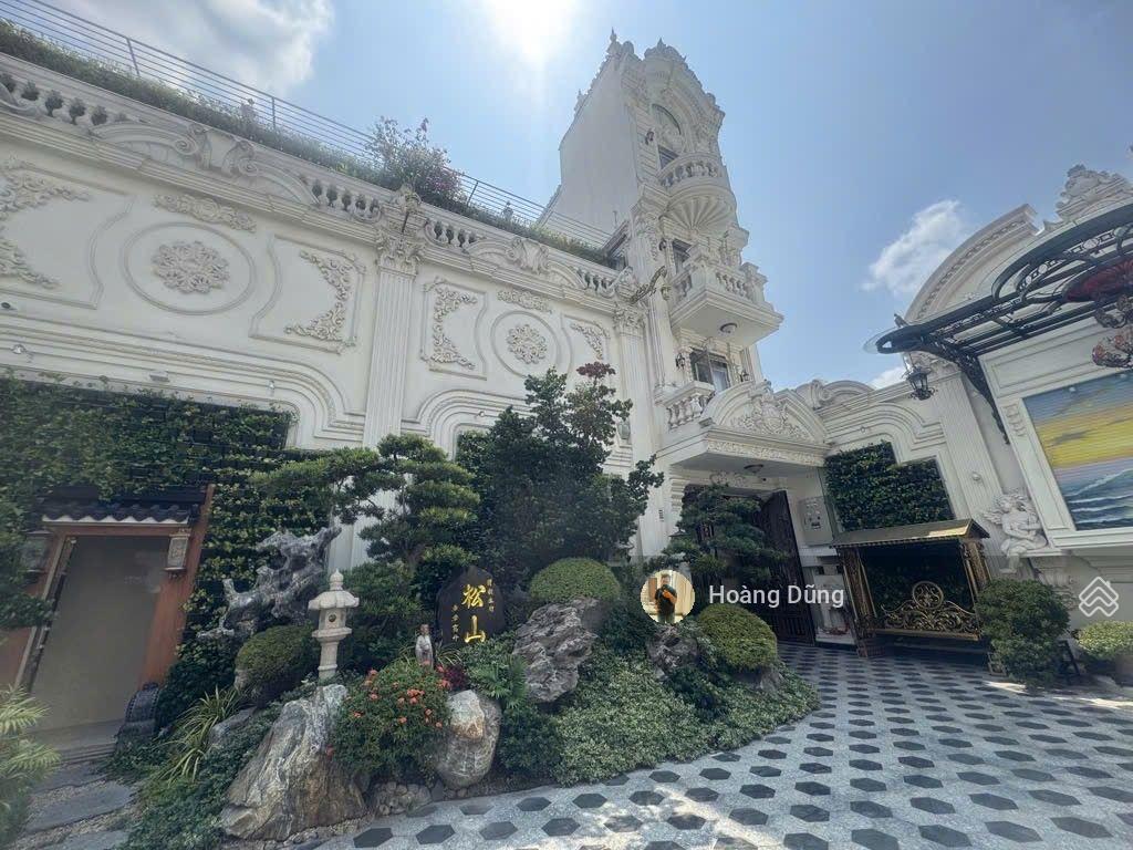 Bán biệt thự mặt tiền quận 6  dt sàn 3500m2  tặng full nội thất dát vàng  6 tầng  giá 300 tỷ tl