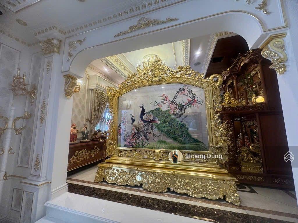 Bán biệt thự mặt tiền quận 6  dt sàn 3500m2  tặng full nội thất dát vàng  6 tầng  giá 300 tỷ tl