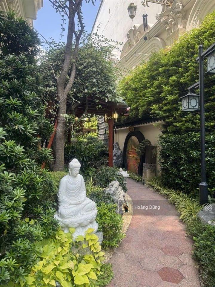 Bán biệt thự mặt tiền quận 6  dt sàn 3500m2  tặng full nội thất dát vàng  6 tầng  giá 300 tỷ tl