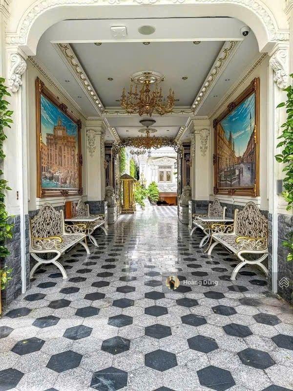 Bán biệt thự mặt tiền quận 6  dt sàn 3500m2  tặng full nội thất dát vàng  6 tầng  giá 300 tỷ tl