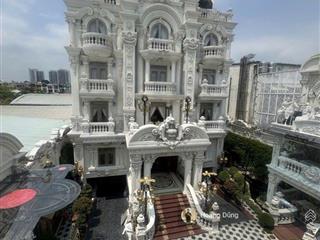 Bán biệt thự mặt tiền quận 6  dt sàn 3500m2  tặng full nội thất dát vàng  6 tầng  giá 300 tỷ tl