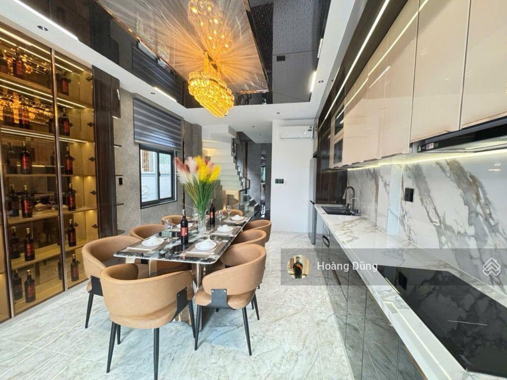 Bán nhà lũy bán bích  5x18m  nội thất cao cấp smartphome 5 tầng  thang máy 450kg  giá 10,8 tỷ