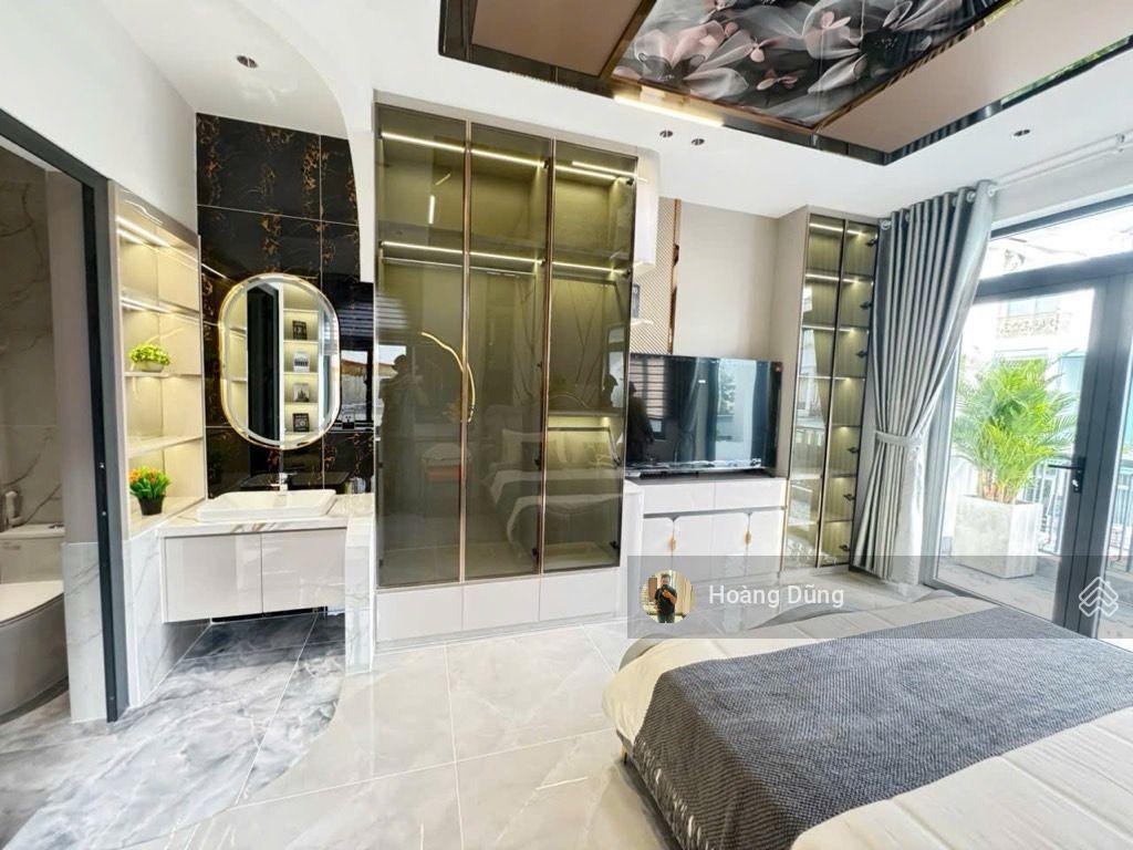 Bán nhà lũy bán bích  5x18m  nội thất cao cấp smartphome 5 tầng  thang máy 450kg  giá 10,8 tỷ