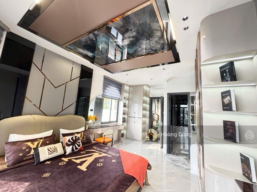 Bán nhà lũy bán bích  5x18m  nội thất cao cấp smartphome 5 tầng  thang máy 450kg  giá 10,8 tỷ