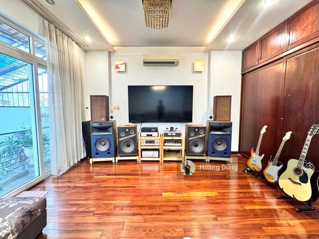 Bán nhà gần aeon tân phú  70m2  4 tầng  nội thất đẹp  hẻm xe hơi đỗ cửa  giá chỉ 6,9 tỷ