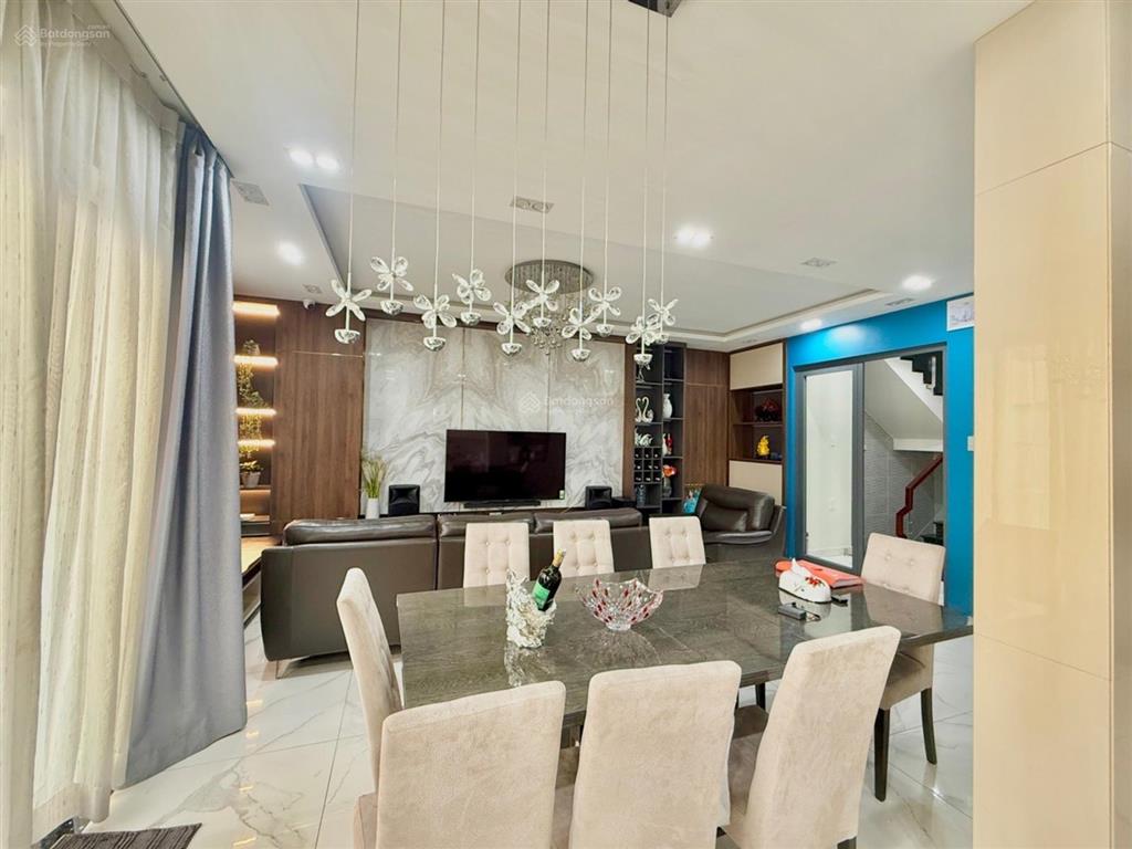 Bán biệt thự lê văn quới  105m² (8,5x13m)  4 tầng  thang máy xịn  full nội thất  giá 13,5 tỷ