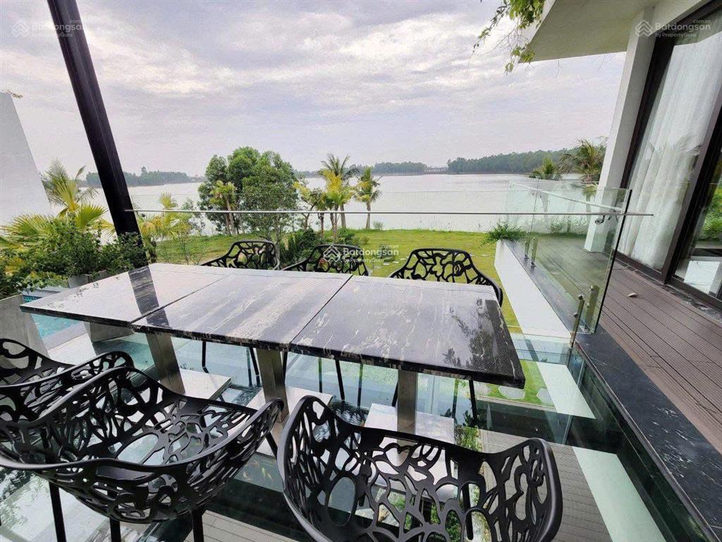 Tôi cần bán căn biệt thự vị trí vip nhất flamingo đại lải ( diện tích 1000m2) view hồ lớn