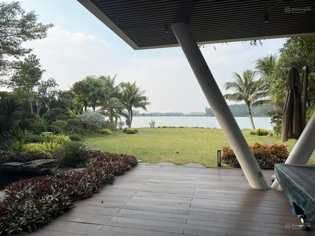 Tôi cần bán căn biệt thự vị trí vip nhất flamingo đại lải ( diện tích 1000m2) view hồ lớn