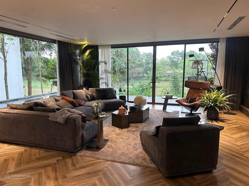 Cần bán biệt thự 800m2 thiết kế 5pn nội thất hiện đại view hồ( đất sát mép nước)
