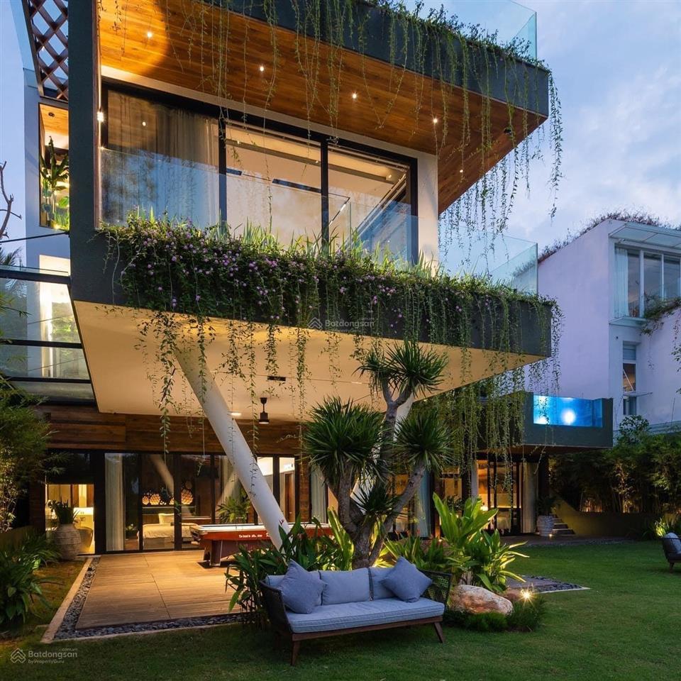 Cần bán biệt thự 800m2 thiết kế 5pn nội thất hiện đại view hồ( đất sát mép nước)