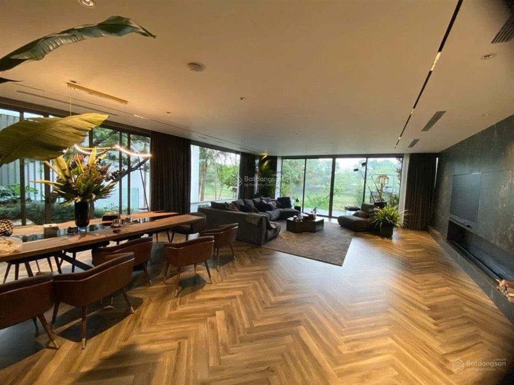 Cần bán biệt thự 800m2 thiết kế 5pn nội thất hiện đại view hồ( đất sát mép nước)