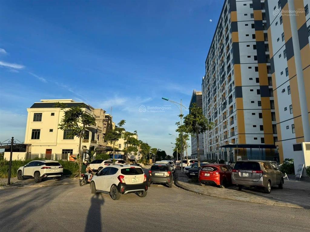 Đất nền biệt thự 180m2 có sổ hồng. hạ tầng đồng bộ, công viên ngay sau nhà. dân cư đông đúc
