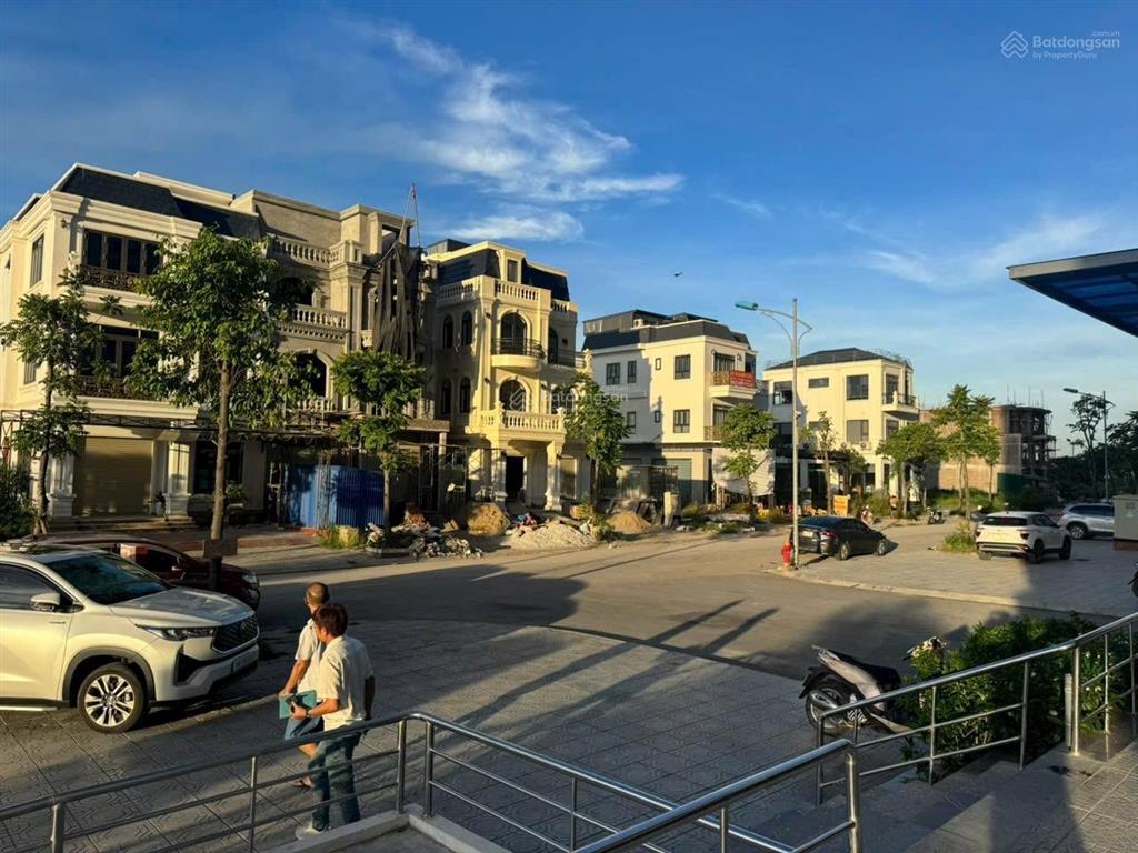 Đất nền biệt thự 180m2 có sổ hồng. hạ tầng đồng bộ, công viên ngay sau nhà. dân cư đông đúc