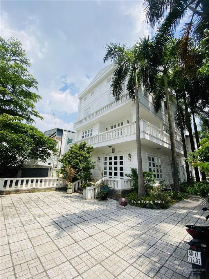 Chủ gửi bán gấp căn biệt thự sân vườn, nhà yến  1700m2 mt đường nam cao  thu nhập hơn 120tr/th