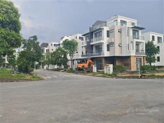 Chính chủ cần bán bt phú cát city, dt 190m2, giá 75tr/m2, sổ đỏ không lỗi phong thủy.  0964 588 ***