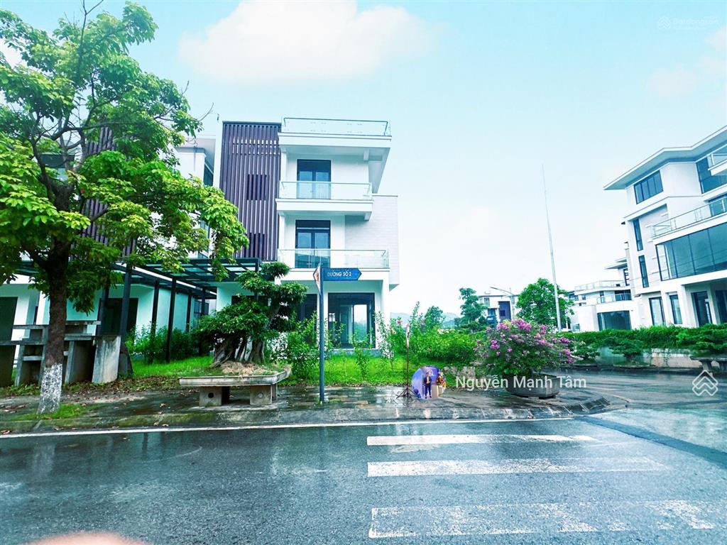 Bán bt phú cát city hl vị trí siêu đẹp, hướng đn, dt 215m2, bt14. đường 16m. 0943 032 ***. giá tt