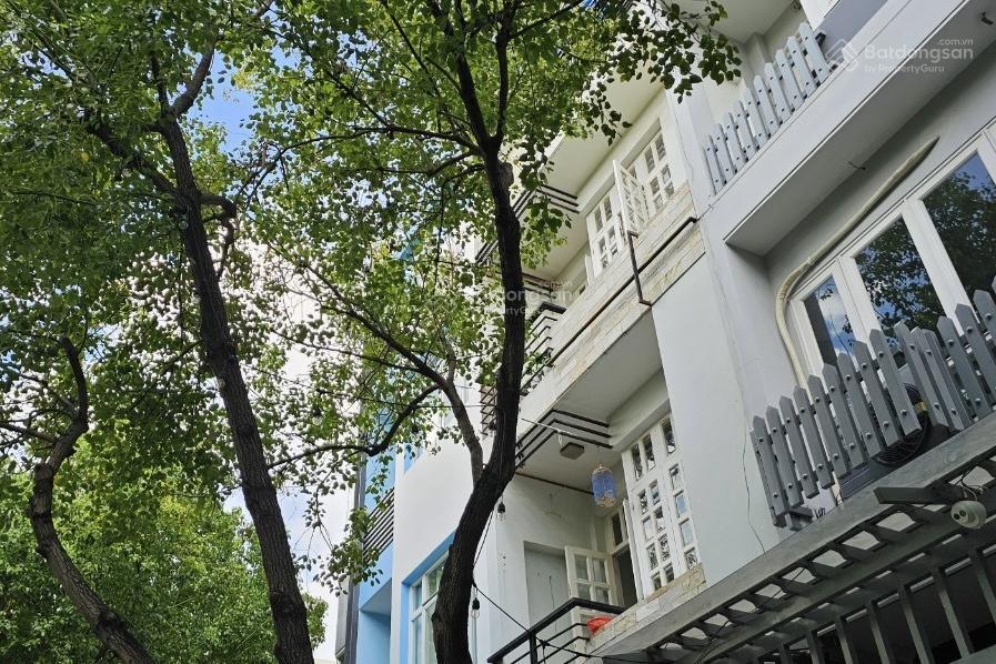 Nhỉnh 18 tỷ có ngay nhà, 6x16m, đối diện công viên tại tân phong, hiếm căn thứ 2