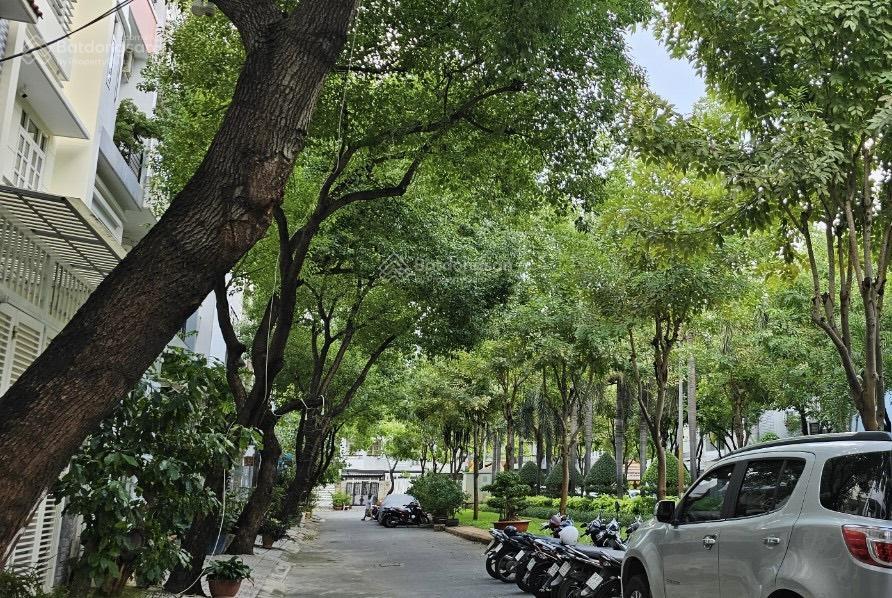 Nhỉnh 18 tỷ có ngay nhà, 6x16m, đối diện công viên tại tân phong, hiếm căn thứ 2