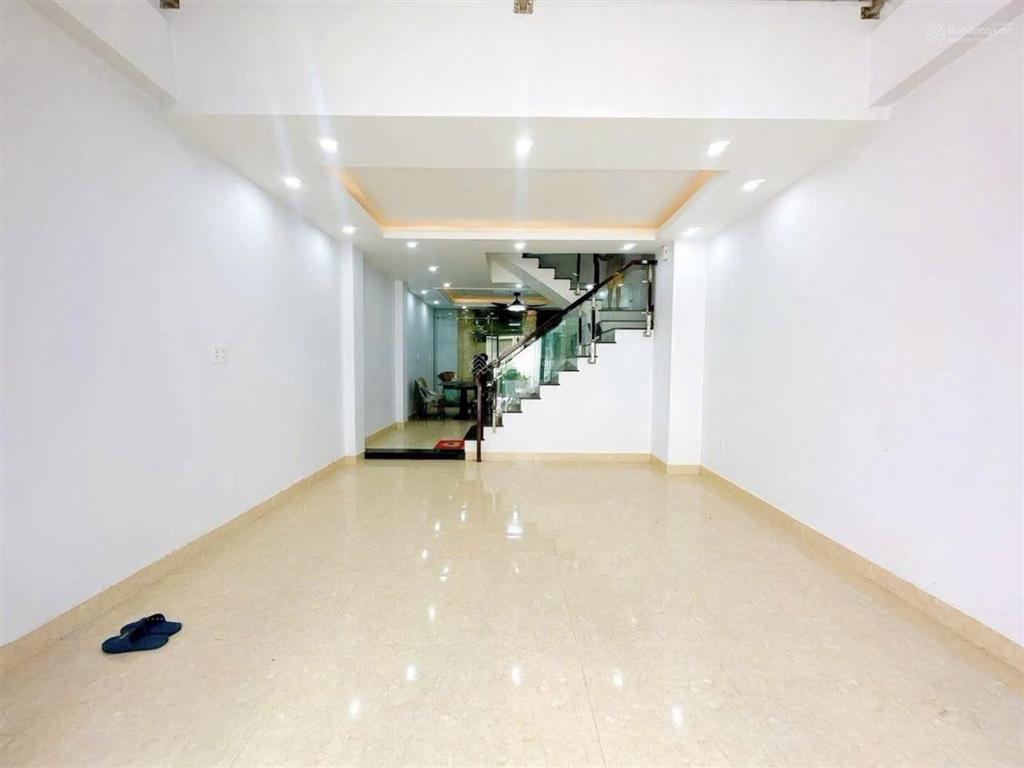 Chỉ hơn 7 tỷ có nhà 4 tầng ngay trung tâm quận 7, hẻm ô tô, khu cao tầng, dân trí