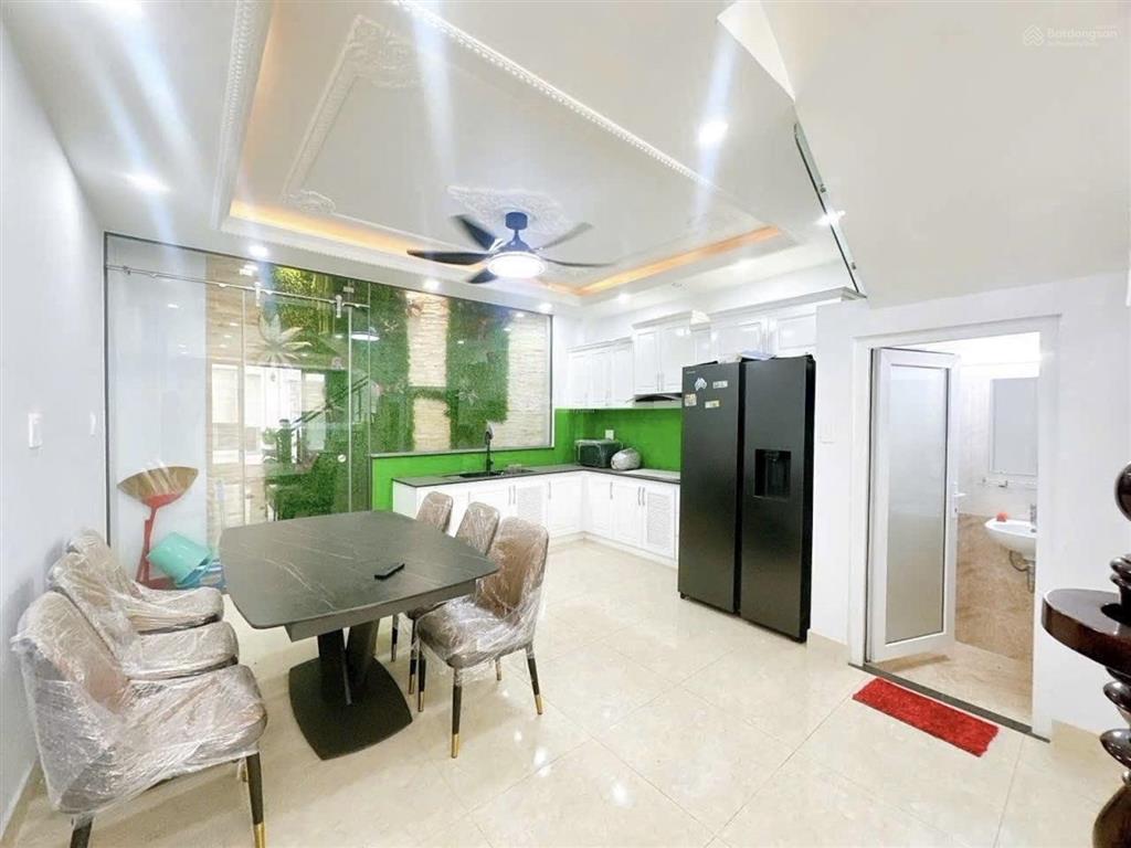 Chỉ hơn 7 tỷ có nhà 4 tầng ngay trung tâm quận 7, hẻm ô tô, khu cao tầng, dân trí