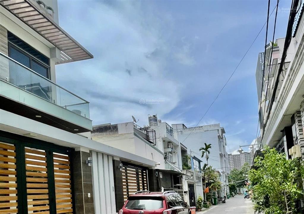 Chỉ hơn 7 tỷ có nhà 4 tầng ngay trung tâm quận 7, hẻm ô tô, khu cao tầng, dân trí