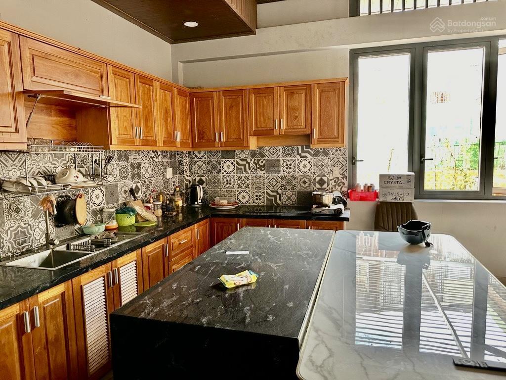 Bán nhà quận 7, thoáng mát, không gian mở, 115m2 chỉ 8 tỷ mốt
