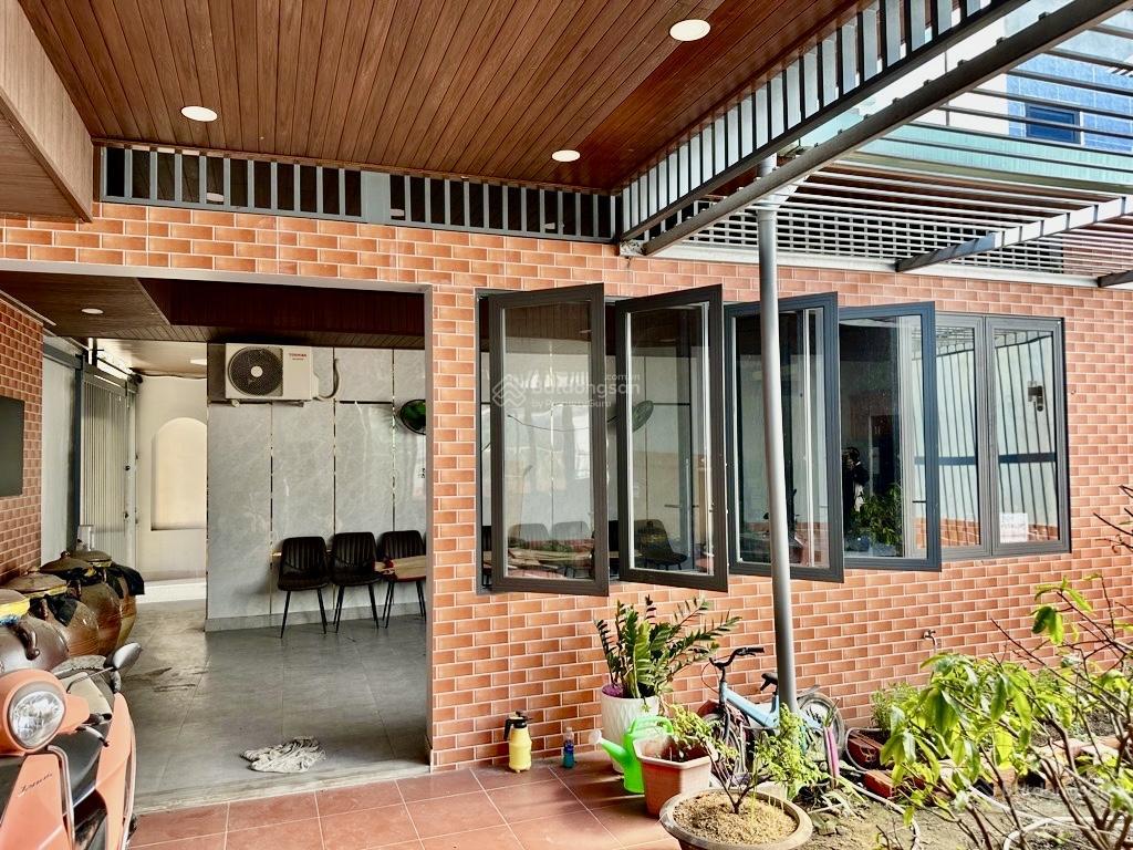 Bán nhà quận 7, thoáng mát, không gian mở, 115m2 chỉ 8 tỷ mốt