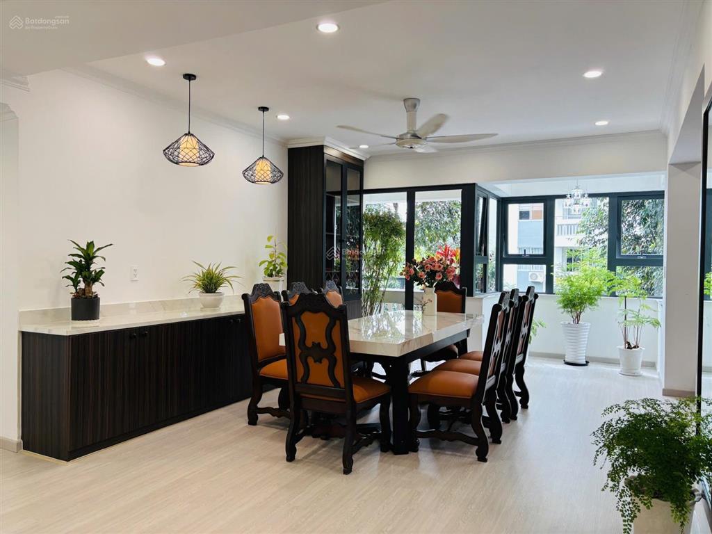 Cần bán gấp ch mỹ khánh 1b 2pn 2wc 118m2 phòng khách siêu rộng đầy đủ nội thất giá 11tỷ sh