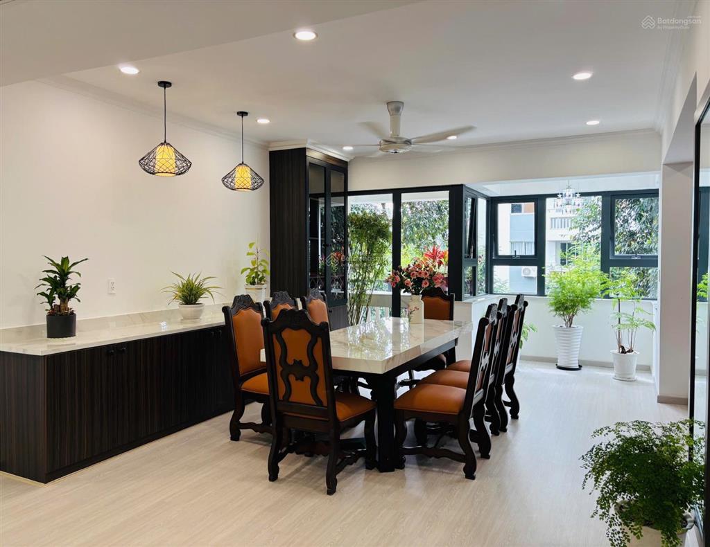 Cần bán gấp ch mỹ khánh 1b 2pn 2wc 118m2 phòng khách siêu rộng đầy đủ nội thất giá 11tỷ sh