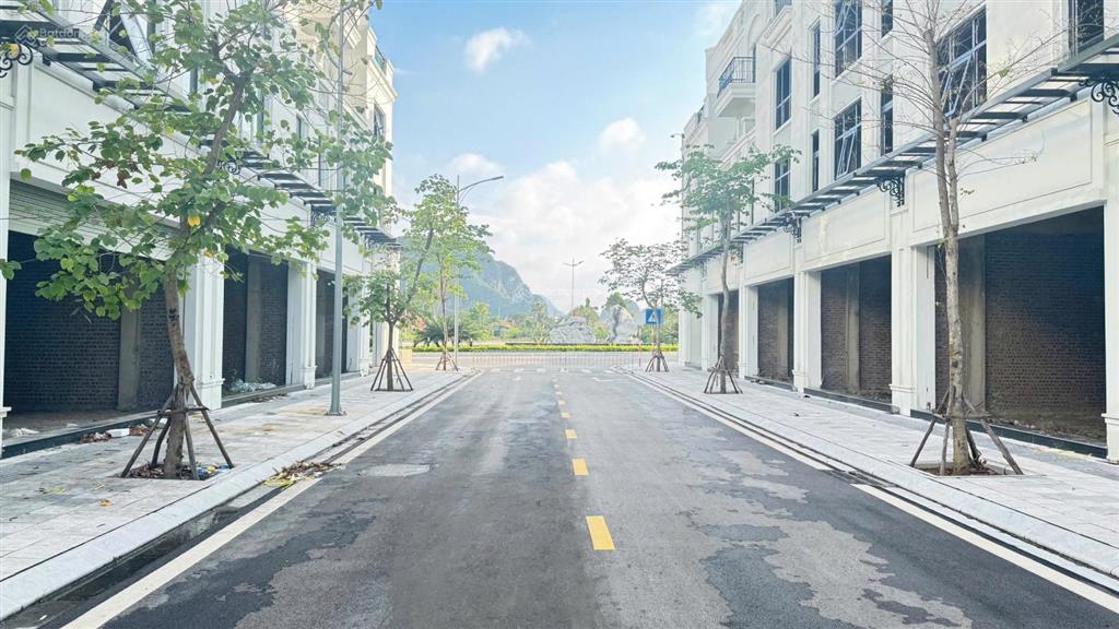 Bán gấp nhà 4 tầng biệt thự liền kề diện tích 96m2 dự án la emera hạ long