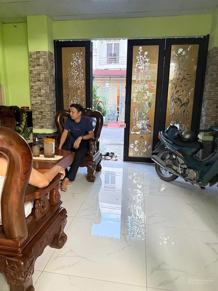 Giảm 600tr còn 9,9 tỷ tl khu vip công viên làng hoa  lê văn thọ, p.9