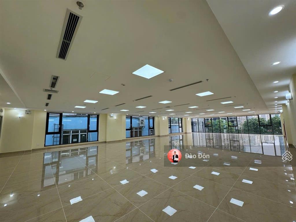 Siêu đẹp, cho thuê nhà mặt phố khâm thiên, đống đa, dt 210m x2,5t, mt6m, giá thuê 65 triệu/tháng