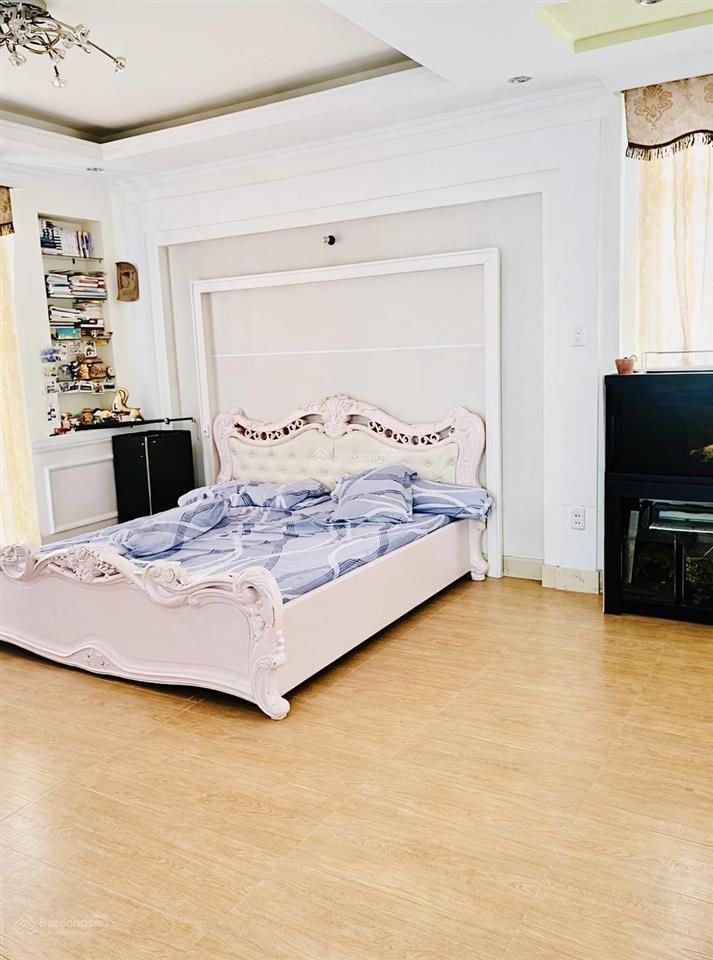 Bán biệt thự khu tên lửa  ngay đường số 7  4 tầng (có hầm)  10x20m  7pn  nội thất cao cấp