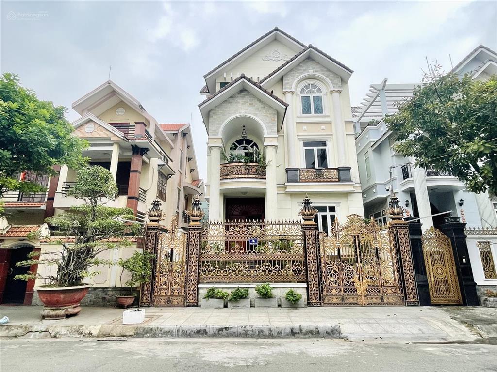 Bán biệt thự khu tên lửa  ngay đường số 7  4 tầng (có hầm)  10x20m  7pn  nội thất cao cấp