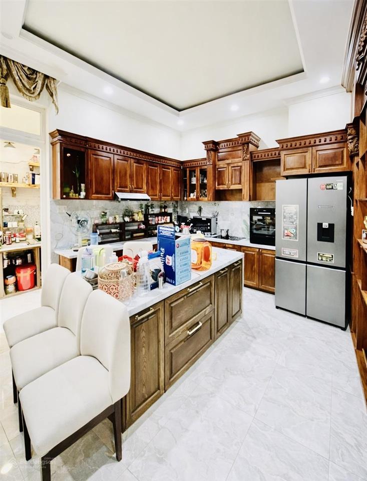 Bán biệt thự khu tên lửa  ngay đường số 7  4 tầng (có hầm)  10x20m  7pn  nội thất cao cấp