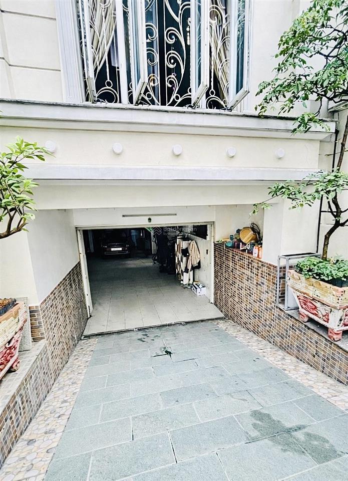 Bán biệt thự khu tên lửa  ngay đường số 7  4 tầng (có hầm)  10x20m  7pn  nội thất cao cấp