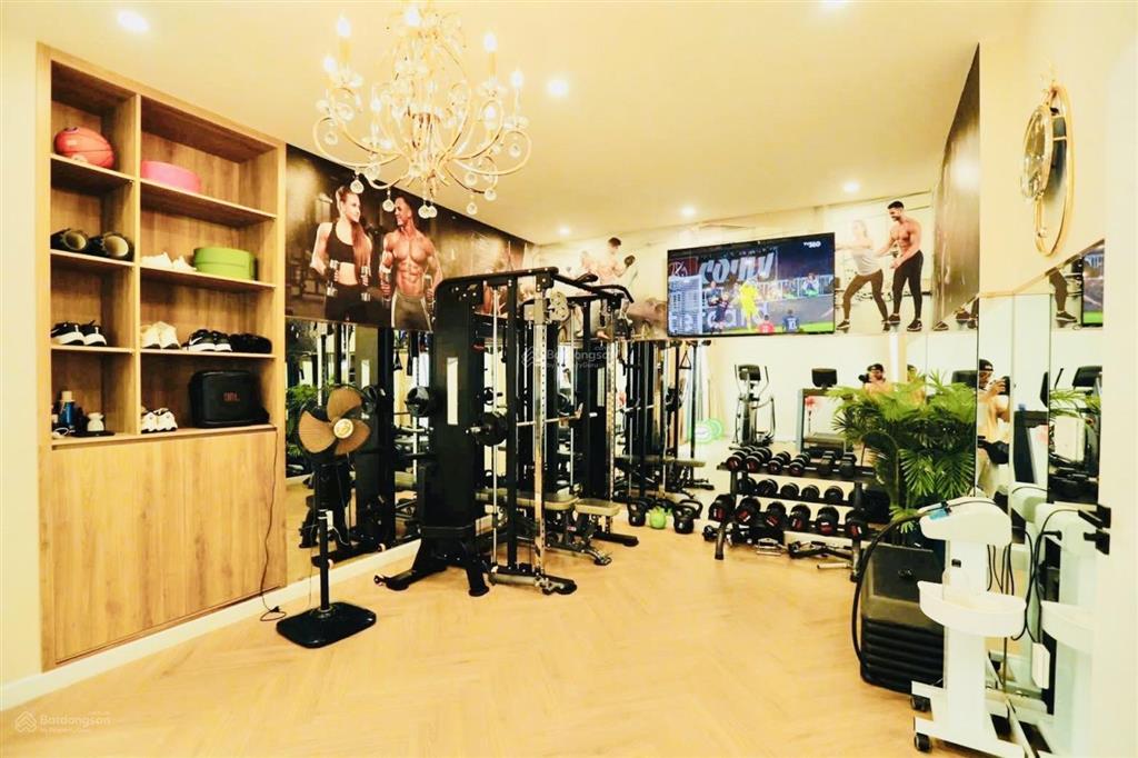 Bán biệt thự sân vườn  tên lửa  4 tầng  8x20m  thang máy nhập ý  nội thất đẳng cấp  giá tốt