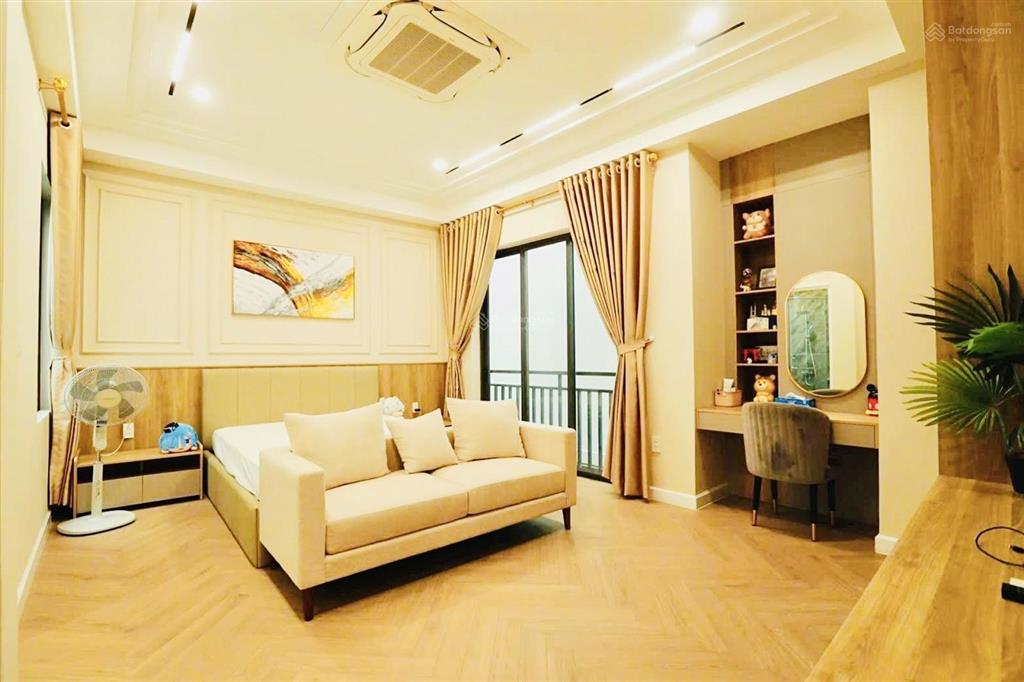 Bán biệt thự sân vườn  tên lửa  4 tầng  8x20m  thang máy nhập ý  nội thất đẳng cấp  giá tốt