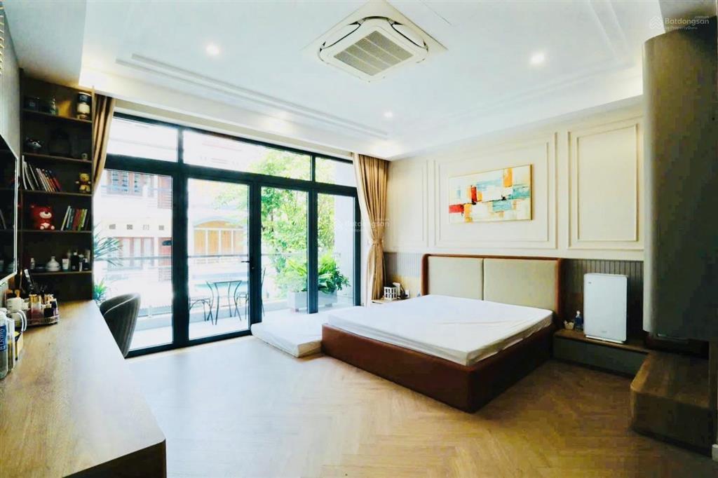 Bán biệt thự sân vườn  tên lửa  4 tầng  8x20m  thang máy nhập ý  nội thất đẳng cấp  giá tốt