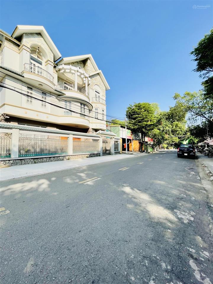 Bán biệt thự sân vườn  tên lửa  4 tầng  8x20m  thang máy nhập ý  nội thất đẳng cấp  giá tốt