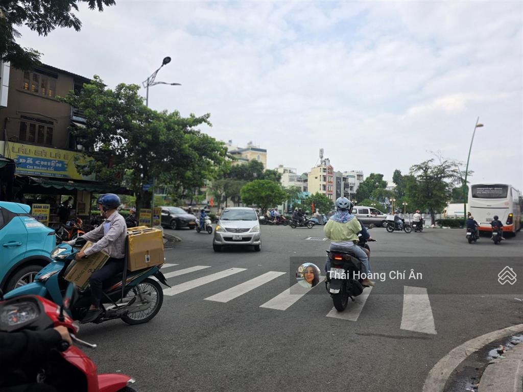 Bán chdv quận 10  120m2 đất nở hậu  15 phòng full khách  doanh thu 600tr/năm  giá đầu tư