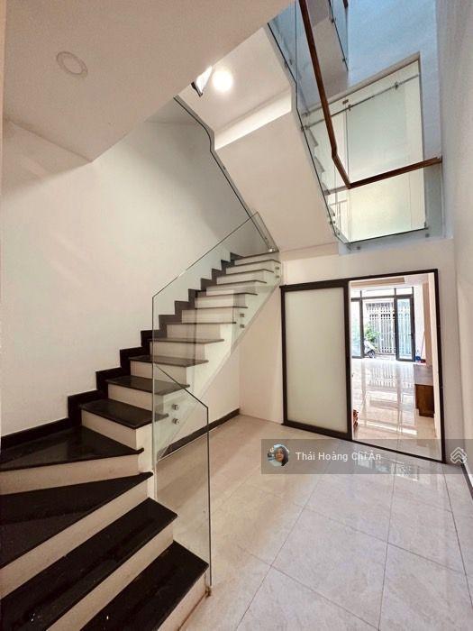 Khu vip phú nhuận  hxh 7 chỗ  ngay ngã tư nguyễn trọng tuyển nguyễn văn trỗi  dt 53m2 4 tầng