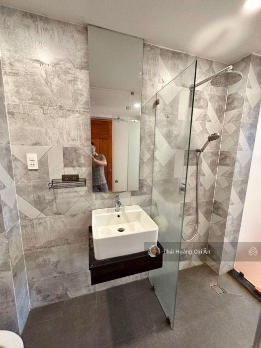 Khu vip phú nhuận  hxh 7 chỗ  ngay ngã tư nguyễn trọng tuyển nguyễn văn trỗi  dt 53m2 4 tầng