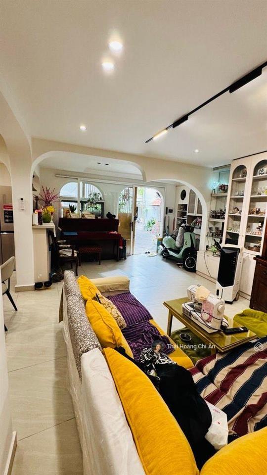 Bán nhà lê văn sỹ phú nhuận  ngang 7.7m hiếm có  3 tầng đúc  tặng full nội thất