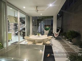 Bán gấp dinh thự p4 tân bình  ngang 36m  9pn, 12wc  có phòng billiards & spa